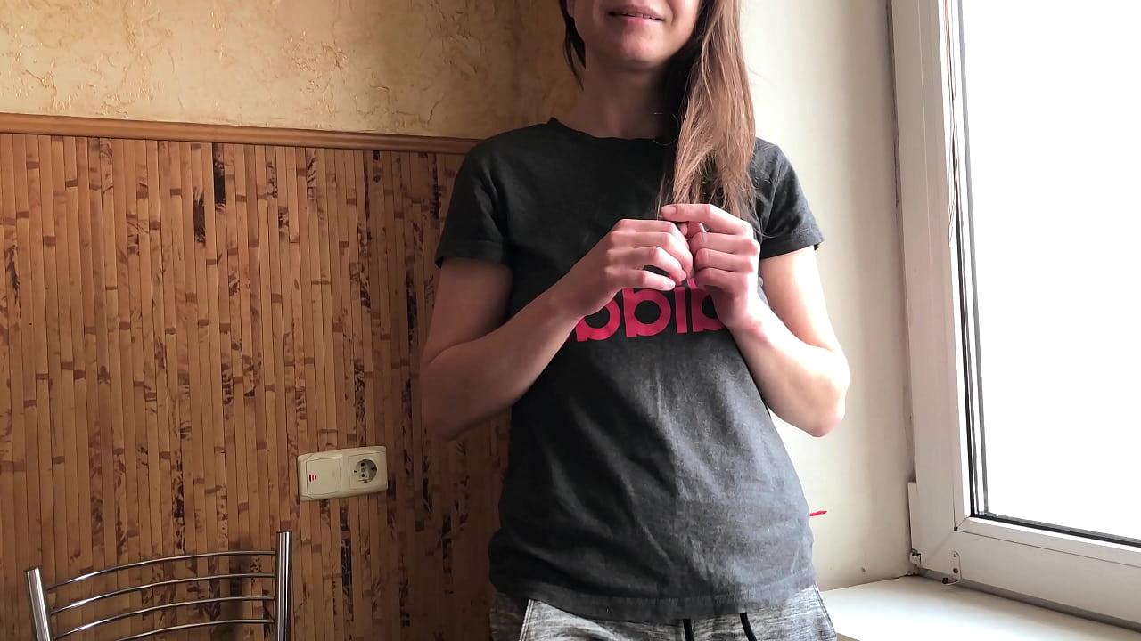 Broer het stiefsuster gehelp om voor die eerste afspraak te ontspan. Russiese amateur met praat